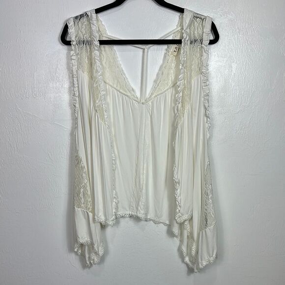 POL Boho V-neck Sleeveless Lace Detailing Ruffle Top Vest Size L - Picture 1 of 8